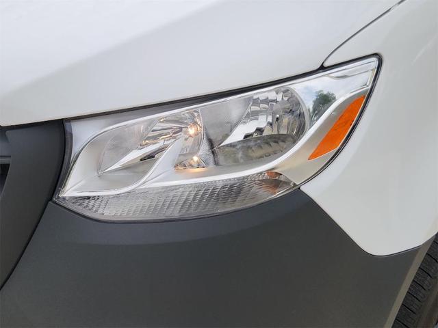 Photo of 2025 Arctic White Mercedes-Benz Sprinter 2500