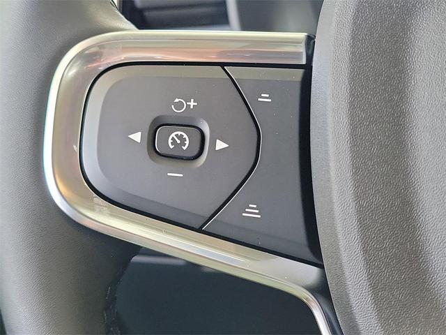 Photo of 2026 Blue Volvo XC40