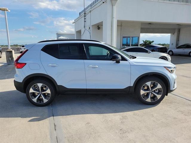 Photo of 2026 Blue Volvo XC40
