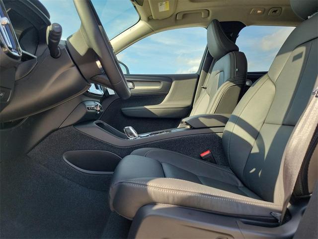 Photo of 2026 Blue Volvo XC40