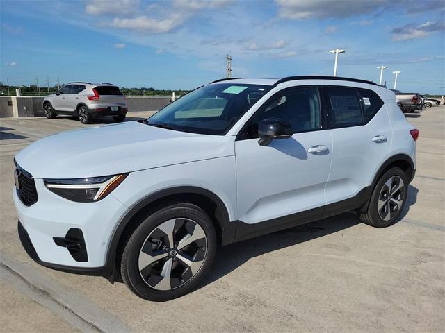 Photo of 2026 Blue Volvo XC40