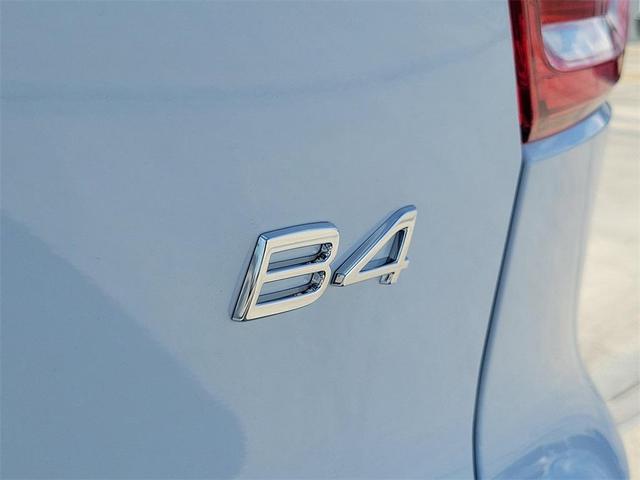 Photo of 2026 Blue Volvo XC40