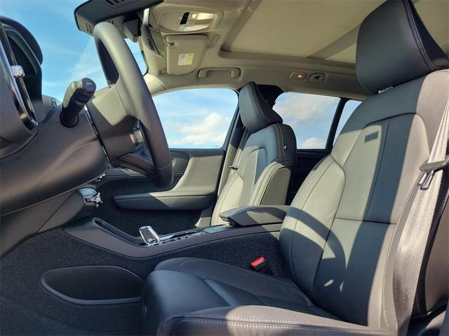 Photo of 2026 Blue Volvo XC40
