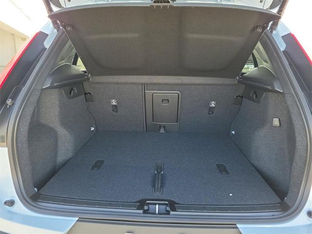 Photo of 2026 Blue Volvo XC40