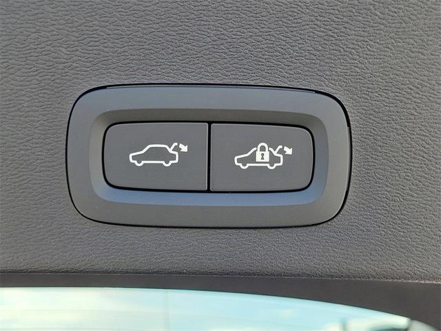 Photo of 2026 Blue Volvo XC40