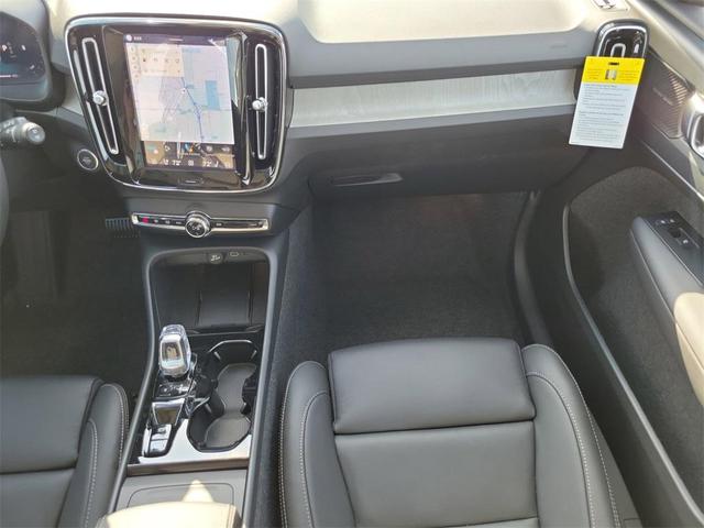 Photo of 2026 Blue Volvo XC40