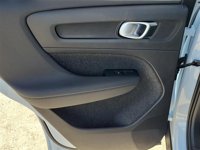 Photo of 2026 Blue Volvo XC40