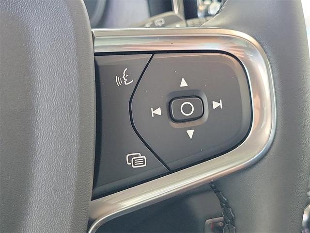 Photo of 2026 Blue Volvo XC40