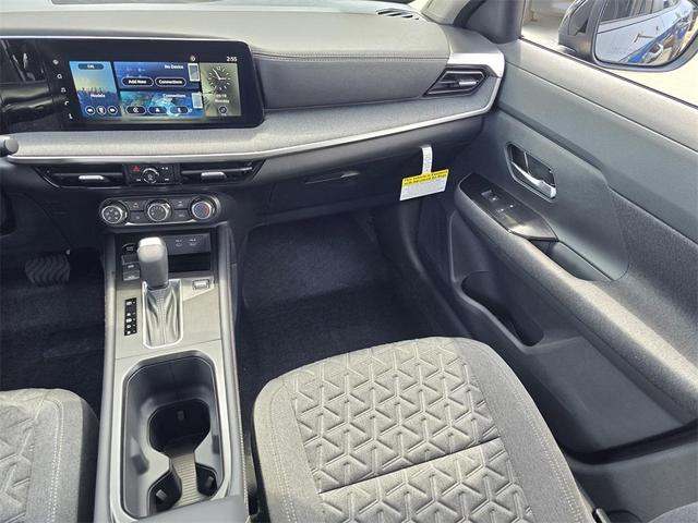 Photo of 2025 Gun Metallic Nissan Kicks