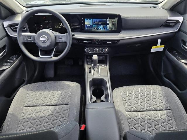 Photo of 2025 Gun Metallic Nissan Kicks