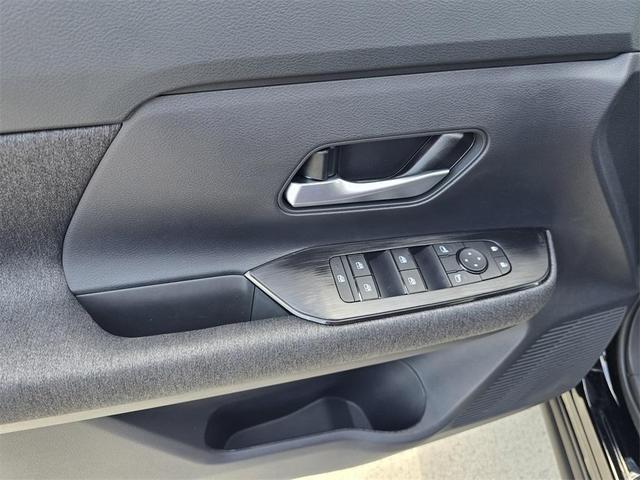 Photo of 2025 Gun Metallic Nissan Kicks