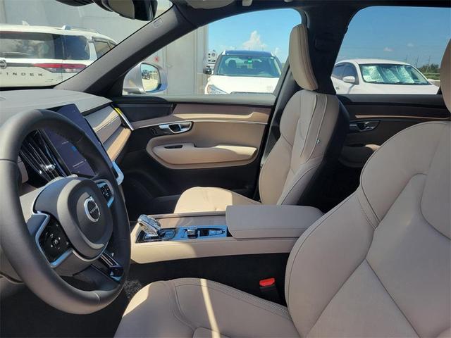 Photo of 2026 White Volvo XC90