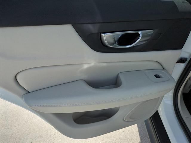 Photo of 2026 White Volvo V60 Cross Country
