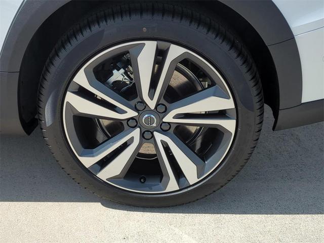 Photo of 2026 White Volvo V60 Cross Country