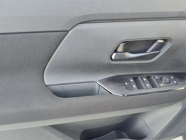 Photo of 2025 Deep Blue Pearl Nissan Kicks