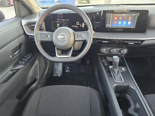 Photo of 2025 Deep Blue Pearl Nissan Kicks