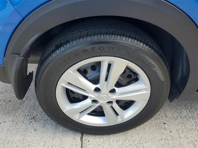 Photo of 2023 Electric Blue Metallic Nissan Kicks