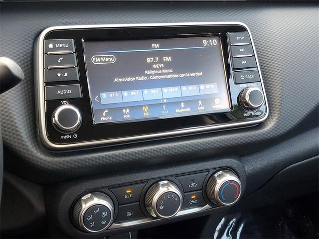 Photo of 2023 Electric Blue Metallic Nissan Kicks
