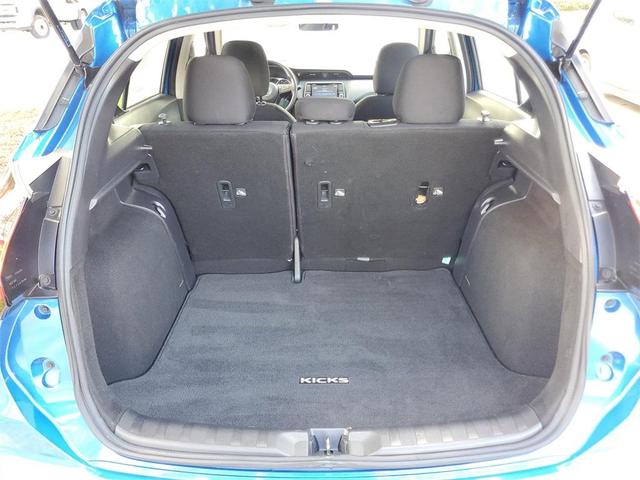 Photo of 2023 Electric Blue Metallic Nissan Kicks
