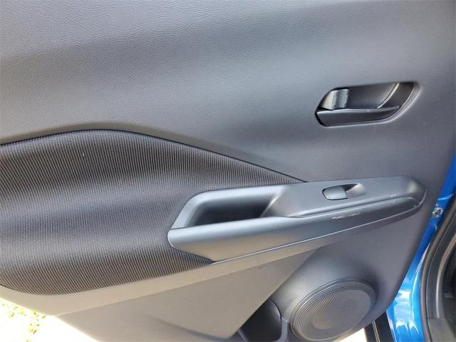 Photo of 2023 Electric Blue Metallic Nissan Kicks