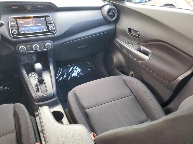 Photo of 2023 Electric Blue Metallic Nissan Kicks