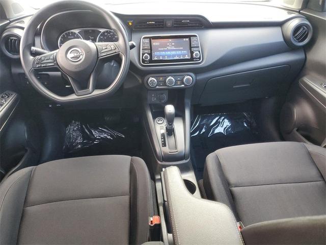 Photo of 2023 Electric Blue Metallic Nissan Kicks