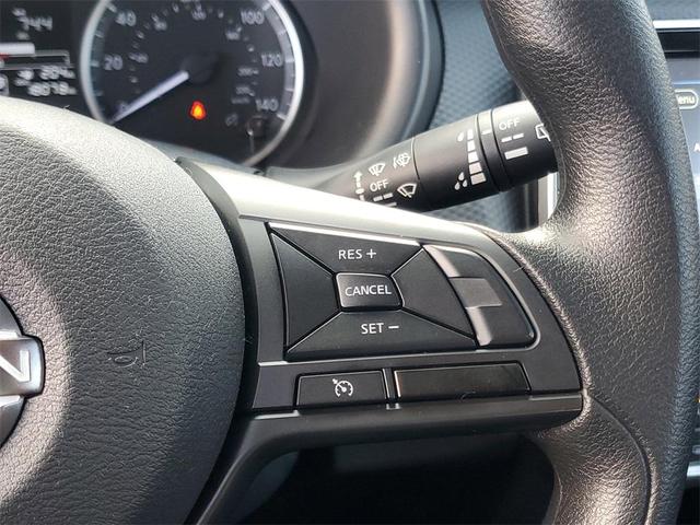 Photo of 2023 Electric Blue Metallic Nissan Kicks