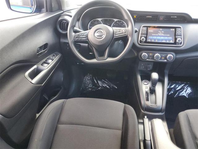 Photo of 2023 Electric Blue Metallic Nissan Kicks