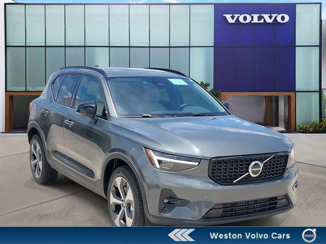 Photo of 2026 Forest Green Volvo XC40