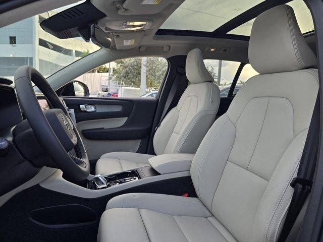 Photo of 2026 Forest Green Volvo XC40