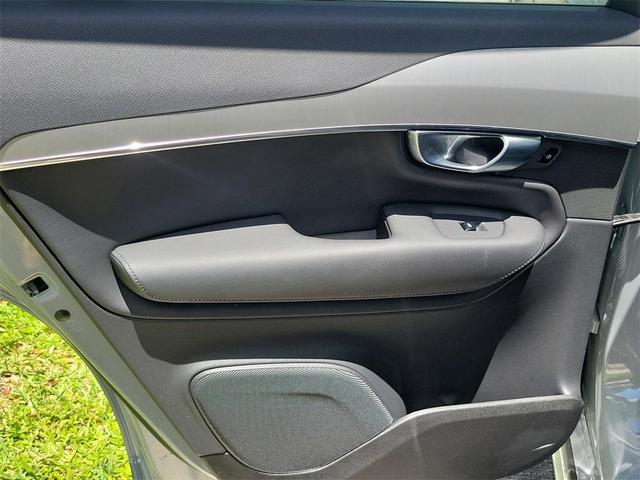 Photo of 2025 Metallic Volvo XC90