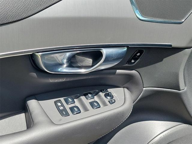 Photo of 2025 Metallic Volvo XC90
