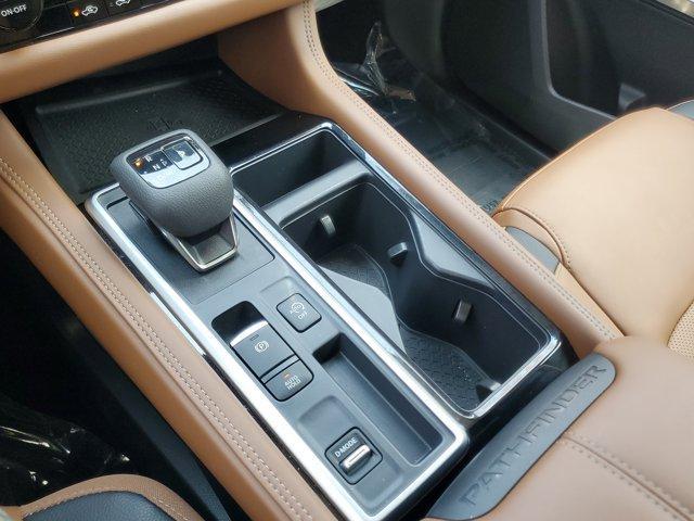 Photo of 2024 2t Tan Blk Roof Nissan Pathfinder