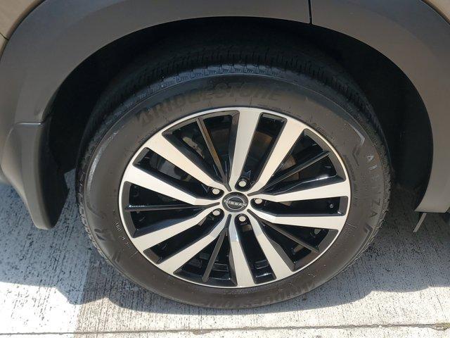 Photo of 2024 2t Tan Blk Roof Nissan Pathfinder