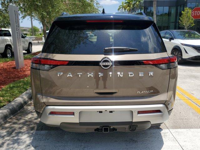Photo of 2024 2t Tan Blk Roof Nissan Pathfinder