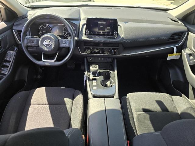 Photo of 2025 Glacier White Nissan Rogue