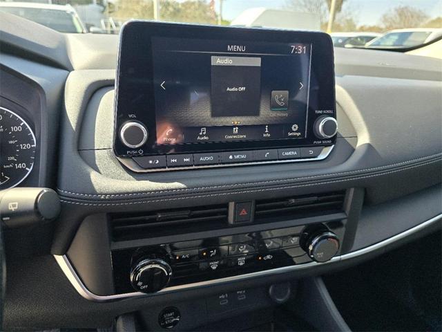 Photo of 2025 Glacier White Nissan Rogue