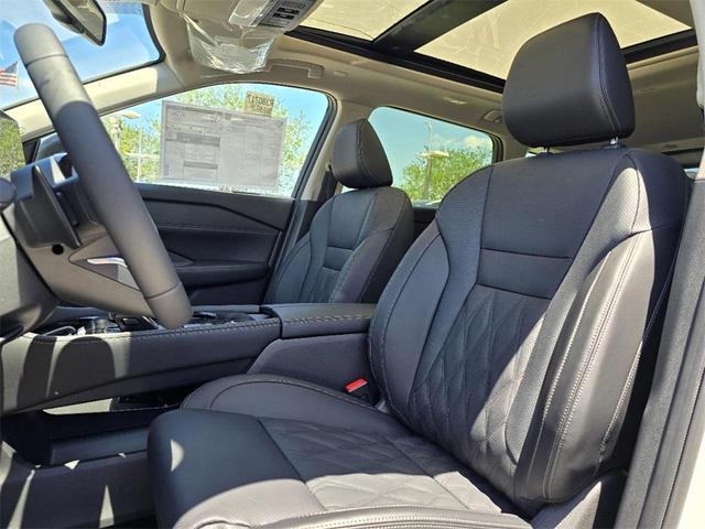 Photo of 2025 Pearl Nissan Rogue