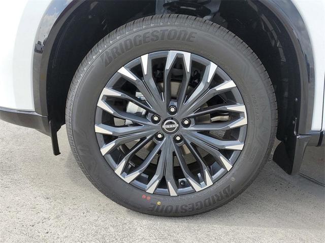 Photo of 2025 Pearl Nissan Rogue