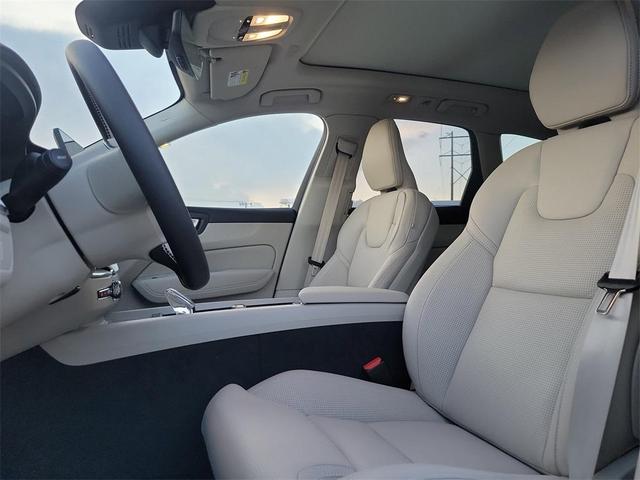 Photo of 2026 Crystal White Volvo XC60