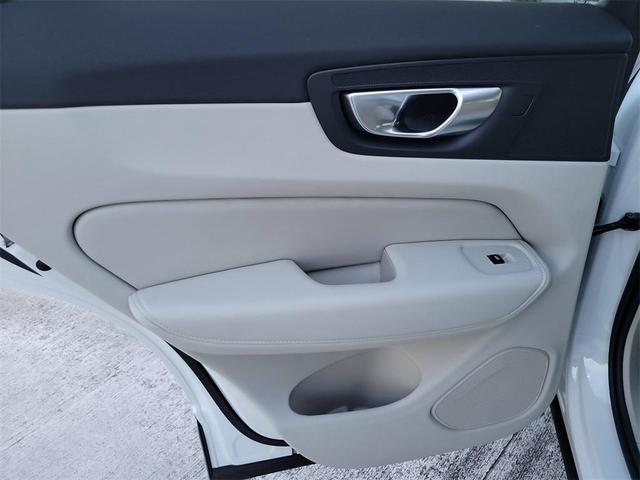 Photo of 2026 Crystal White Volvo XC60