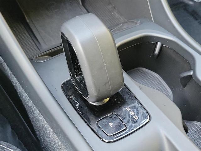 Photo of 2025 White Volvo XC40