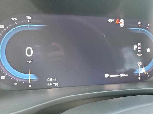 Photo of 2025 White Volvo XC40
