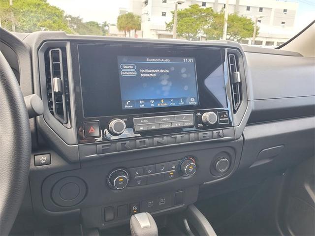 Photo of 2026 Glacier White Nissan Frontier