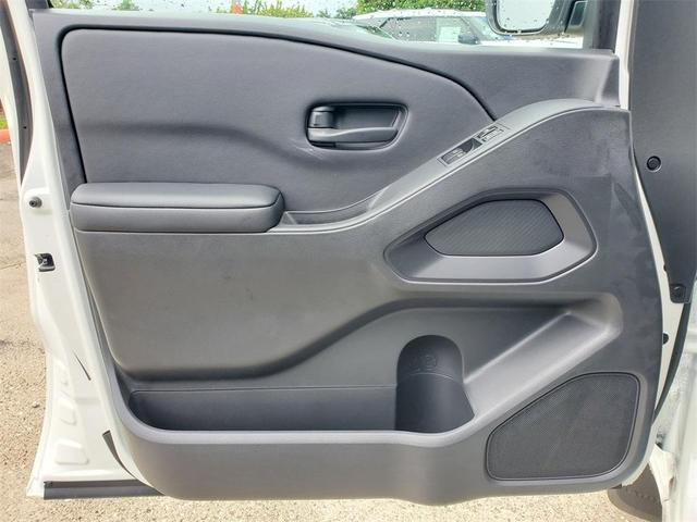 Photo of 2026 Glacier White Nissan Frontier