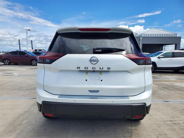 Photo of 2026 Everest White P Nissan Rogue