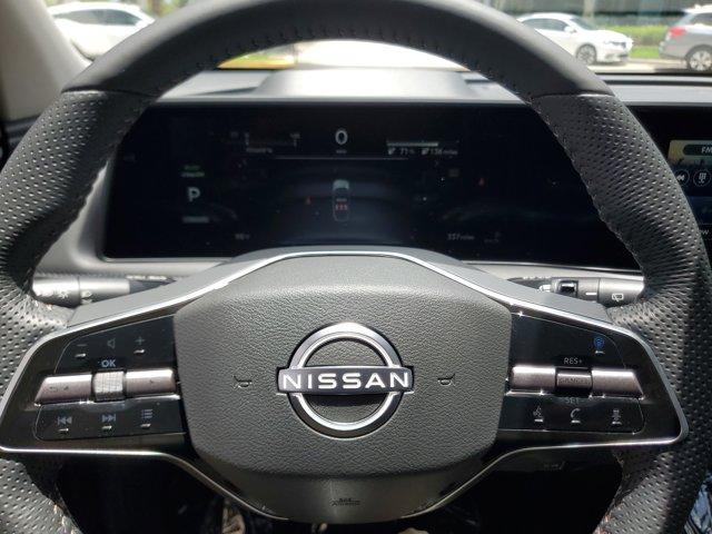 Photo of 2025 2t Wht Blk Roof Nissan ARIYA