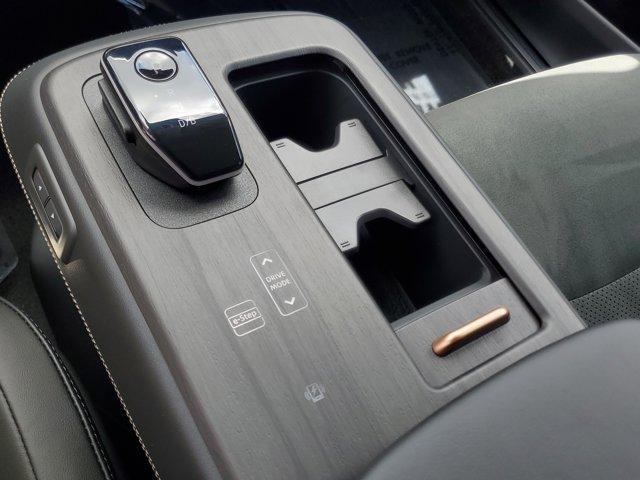 Photo of 2025 2t Wht Blk Roof Nissan ARIYA