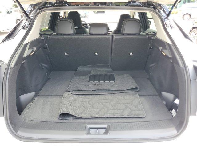 Photo of 2025 2t Wht Blk Roof Nissan ARIYA