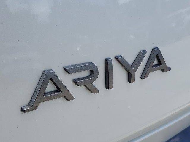 Photo of 2025 2t Wht Blk Roof Nissan ARIYA